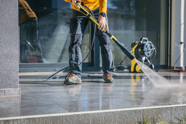 Why Choose Our Certified Pressure Washing Experts for Your Project Needs in Conway, FL?